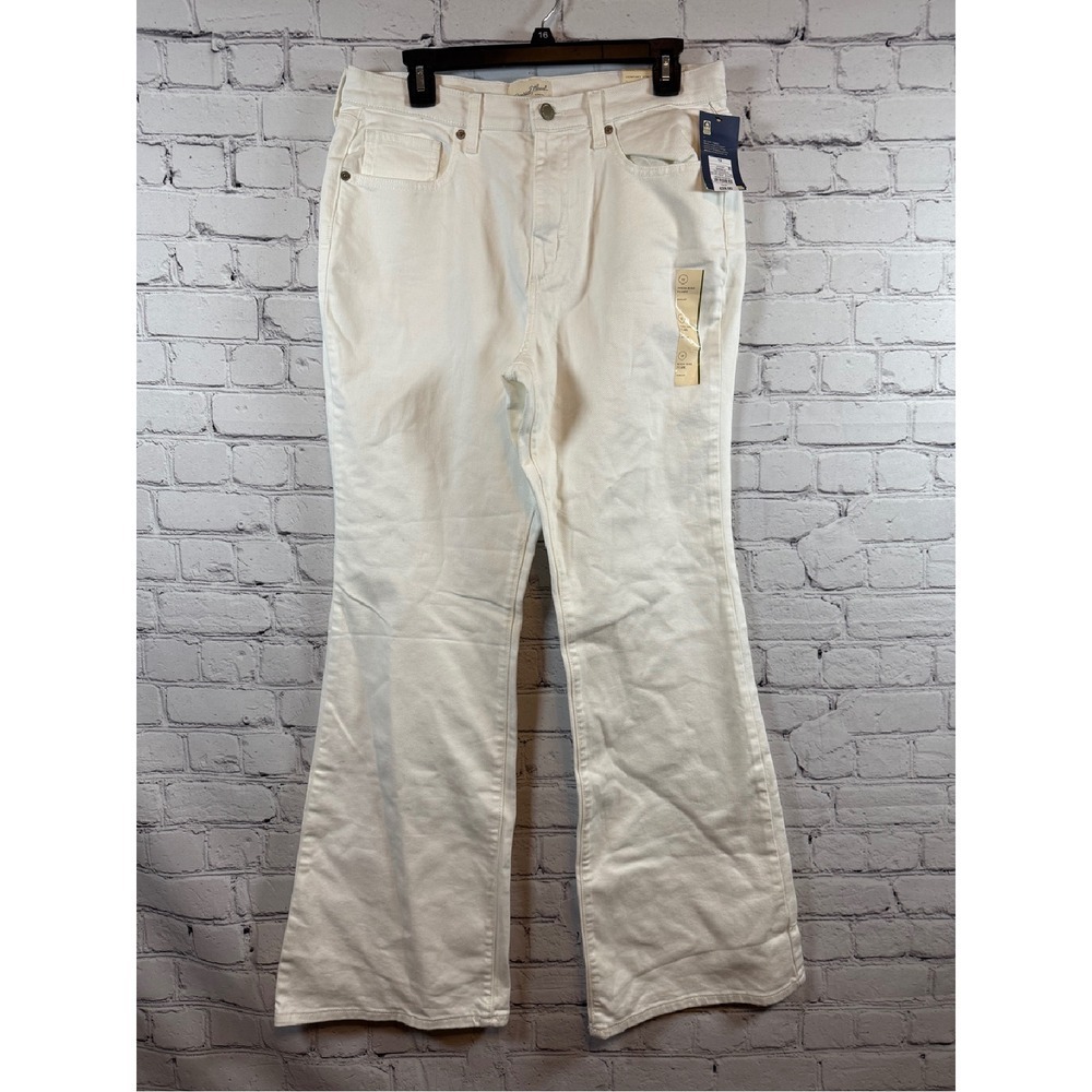 Universal Thread Women's Boot Cut Jeans - Cream